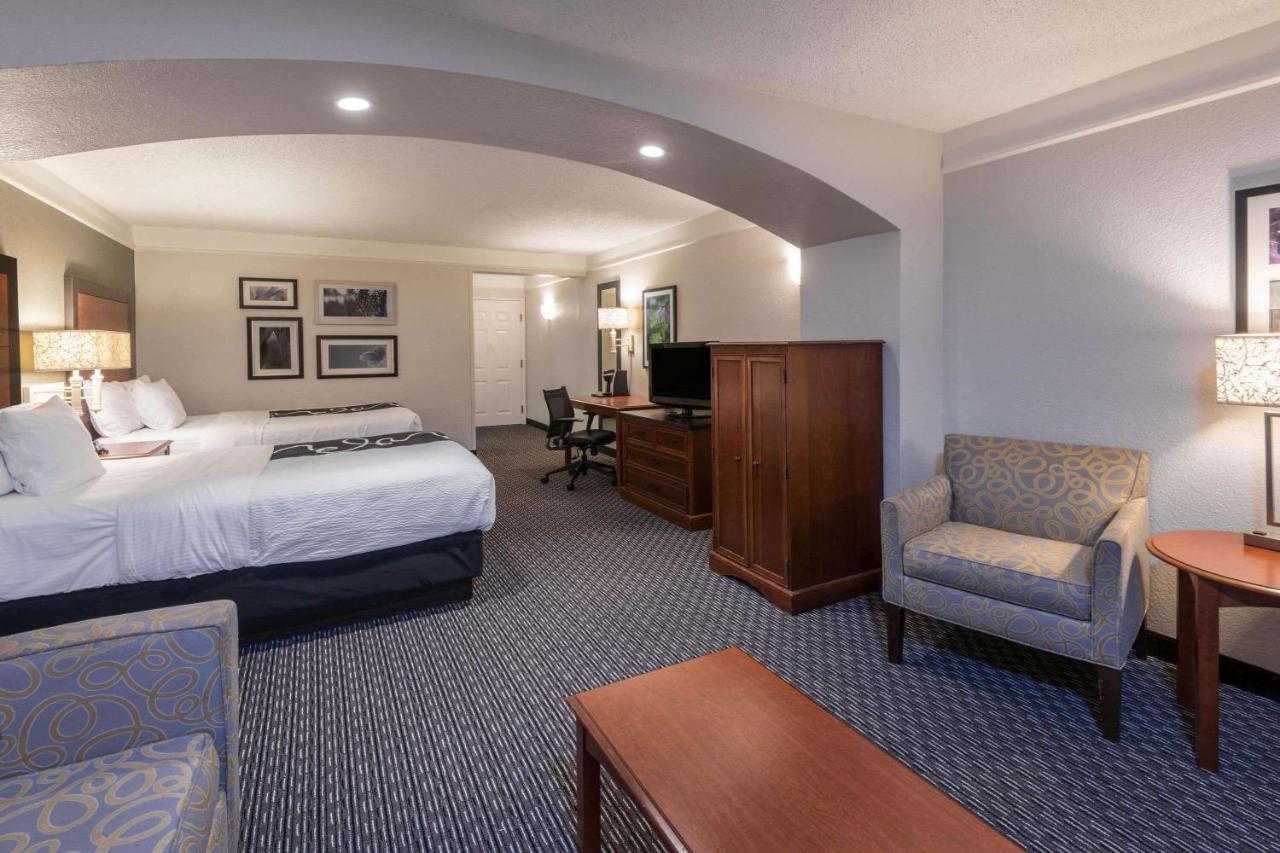 La Quinta Inn & Suites By Wyndham San Antonio Riverwalk Exterior photo